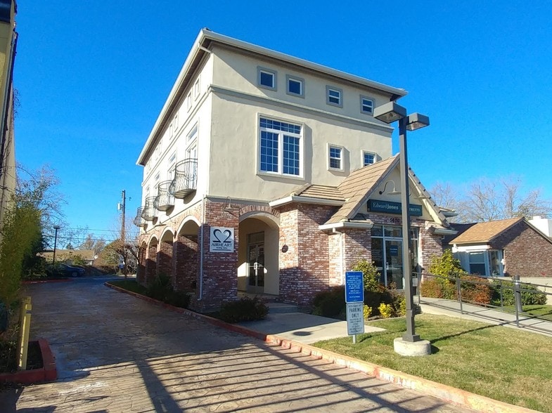 5676 Elvas Ave, Sacramento, CA à louer - Photo du bâtiment - Image 1 de 10