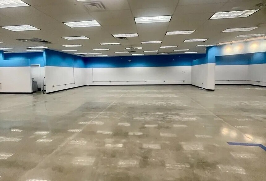 521 W Grand Ave, Haysville, KS à louer - Photo du bâtiment - Image 3 de 3