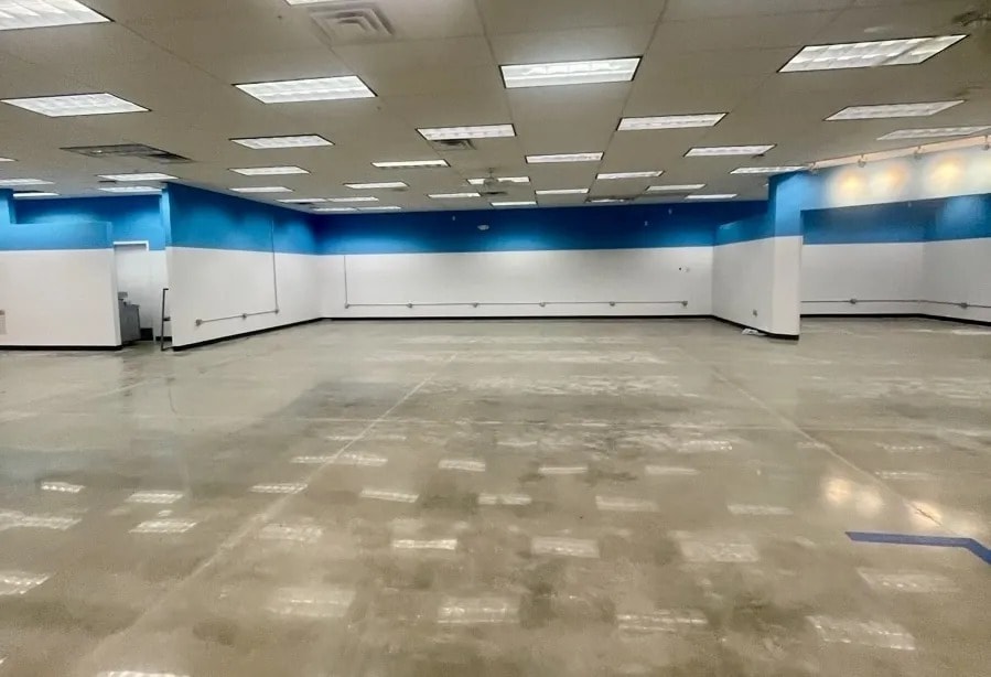 521 W Grand Ave, Haysville, KS à louer Photo du bâtiment- Image 1 de 2