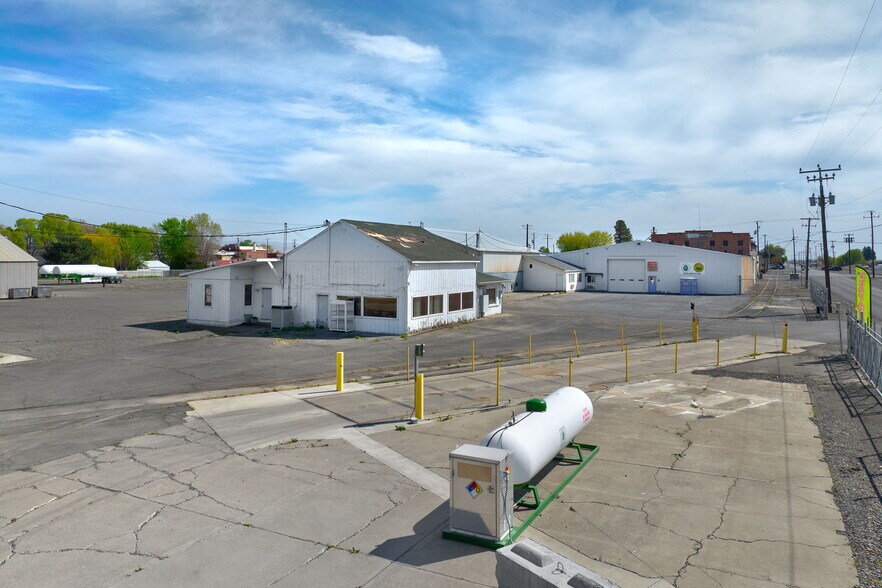 8031 Branch Rd, Harrah, WA à vendre - Photo du bâtiment - Image 3 de 29