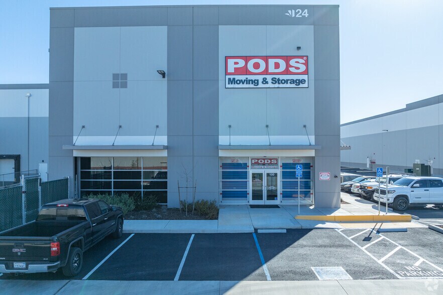 24 Wayne Ct, Sacramento, CA à louer - Photo du bâtiment - Image 2 de 7