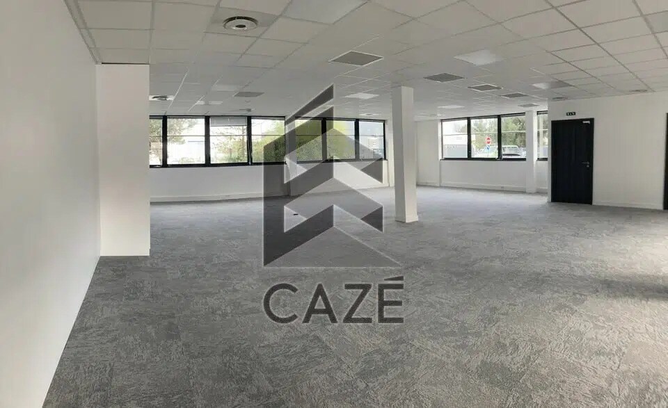 Office in Pessac for lease - Interior Photo - Image 2 of 8