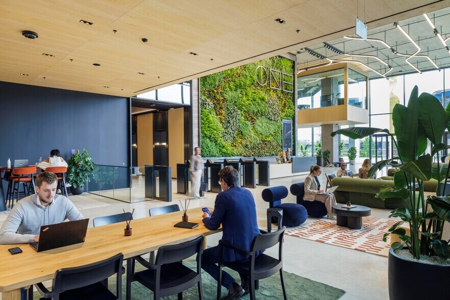 One Station Hl, Reading for lease - Building Photo - Image 3 of 37