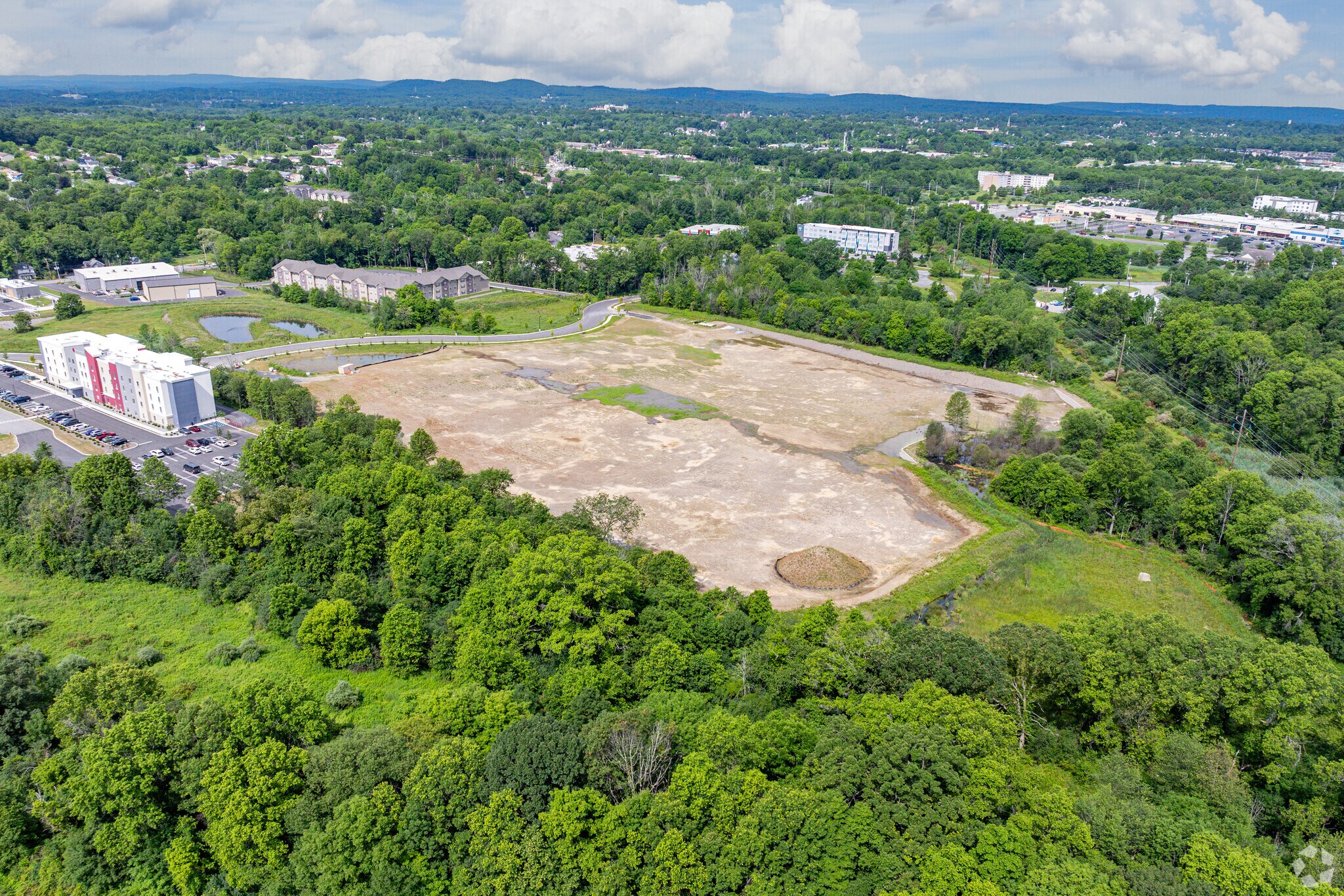 599 E Main St, Middletown, NY à louer Photo du bâtiment- Image 1 de 16