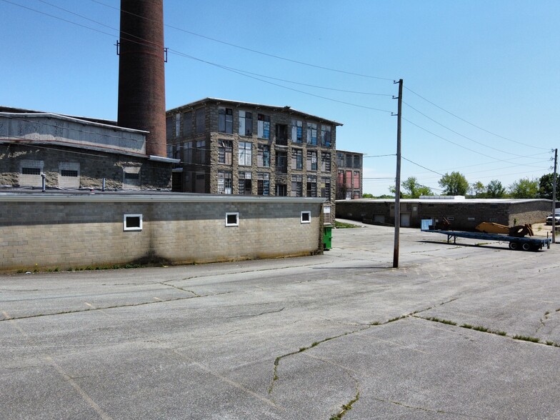 109 Howe St, Fall River, MA for lease - Building Photo - Image 3 of 13