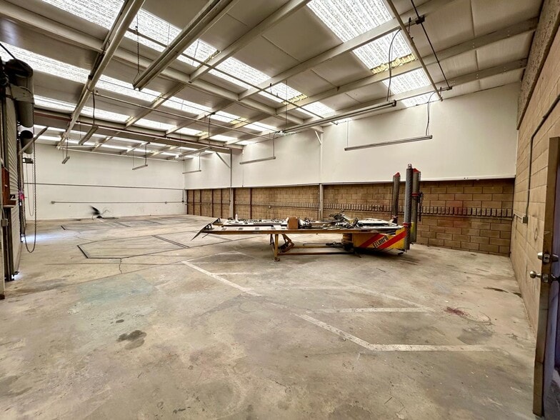 560 W California St, Ontario, CA for lease - Building Photo - Image 3 of 10