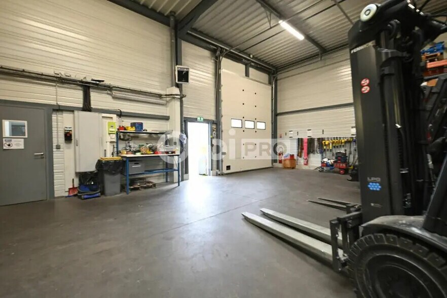 Flex in Chalon-sur-Saône for lease - Interior Photo - Image 2 of 8