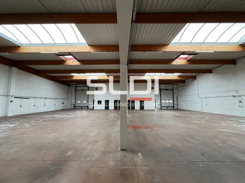 Avenue Des Bruyères, Décines-Charpieu à louer - Photo du bâtiment - Image 2 de 6