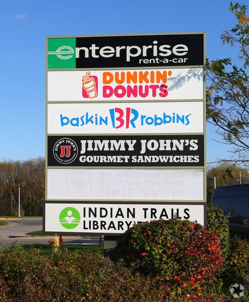 99 E Palatine Rd, Prospect Heights, IL à louer - Photo du bâtiment - Image 3 de 8