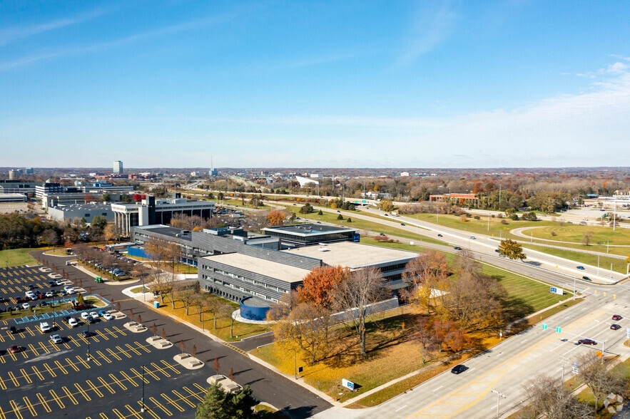 26555 Northwestern Hwy, Southfield, MI for lease - Aerial - Image 2 of 8