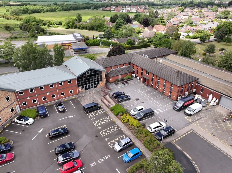 Holmes Way, Boston Road Ind Est portefeuille de 2 propriétés à vendre sur LoopNet.ca - Photo du bâtiment - Image 3 de 11