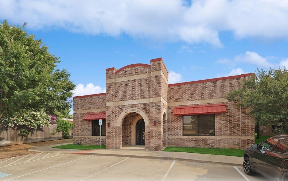 820 Central Dr, Colleyville, TX for lease - Building Photo - Image 1 of 74