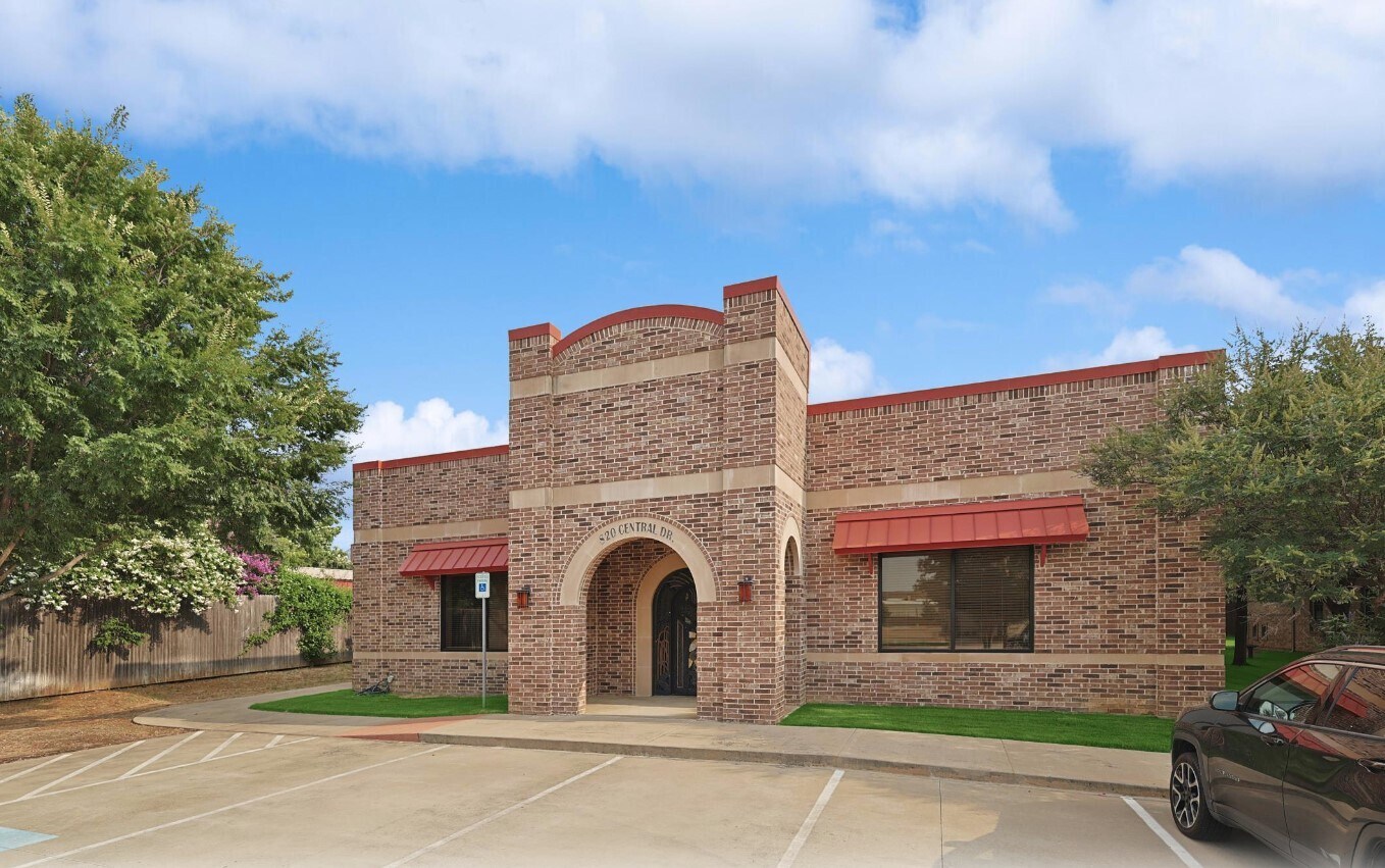 820 Central Dr, Colleyville, TX for lease Building Photo- Image 1 of 75