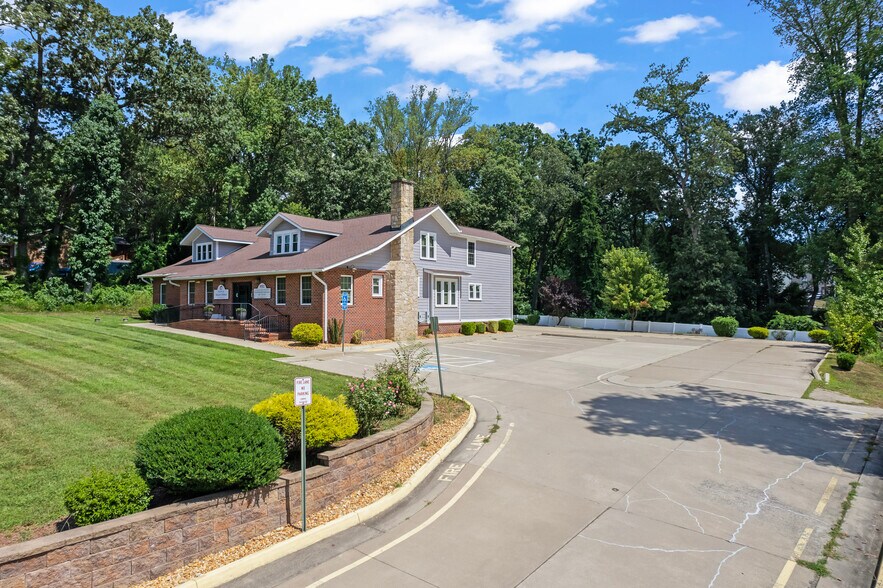 412 Cambridge St, Fredericksburg, VA à louer - Photo du bâtiment - Image 3 de 15