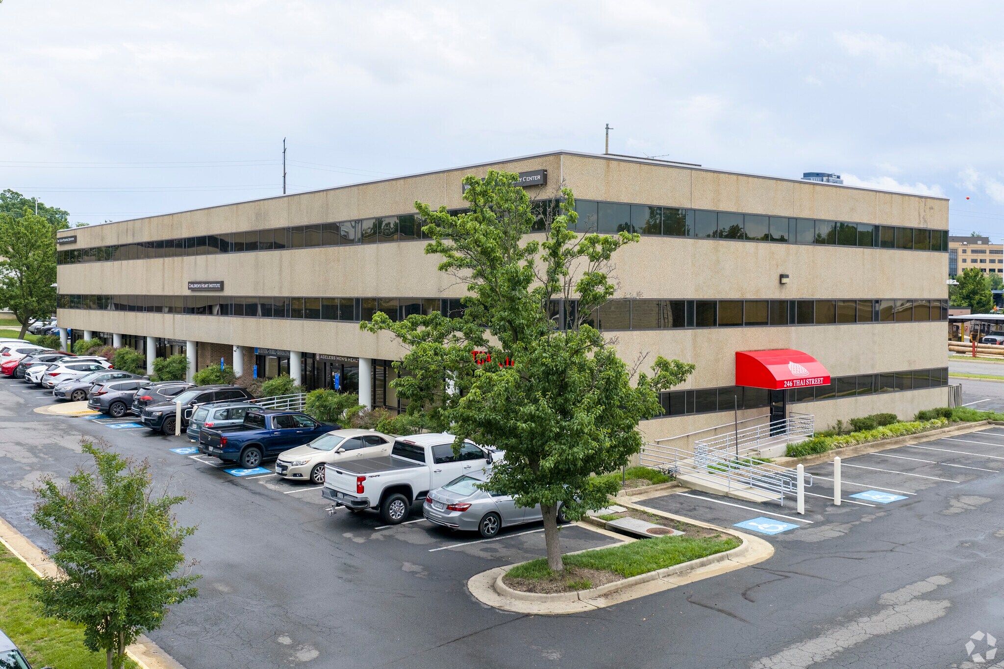 171 Elden St, Herndon, VA à louer Photo du bâtiment- Image 1 de 10