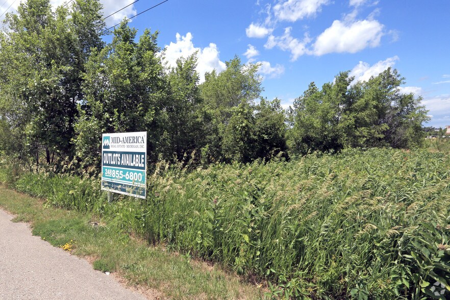 Maybee Rd & Sashabaw Rd, Independence Township, MI à louer - Photo du bâtiment - Image 3 de 6