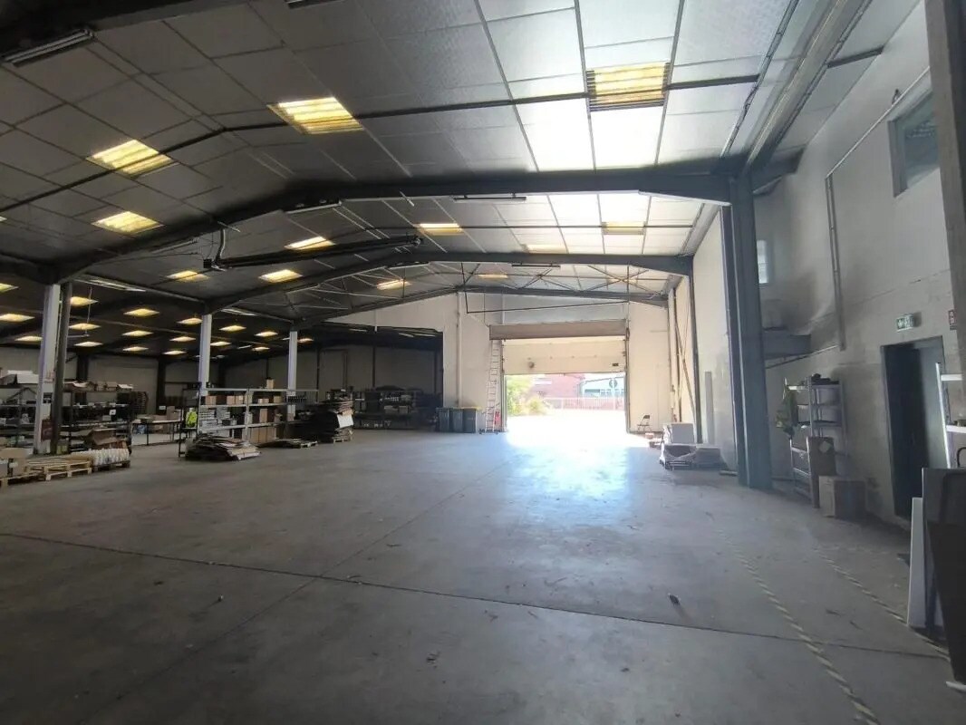 Flex in CIVRIEUX-D'AZERGUES for lease Building Photo- Image 1 of 5