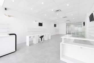 5324-5348 Ch Queen-Mary, Montréal, QC for lease Interior Photo- Image 1 of 4