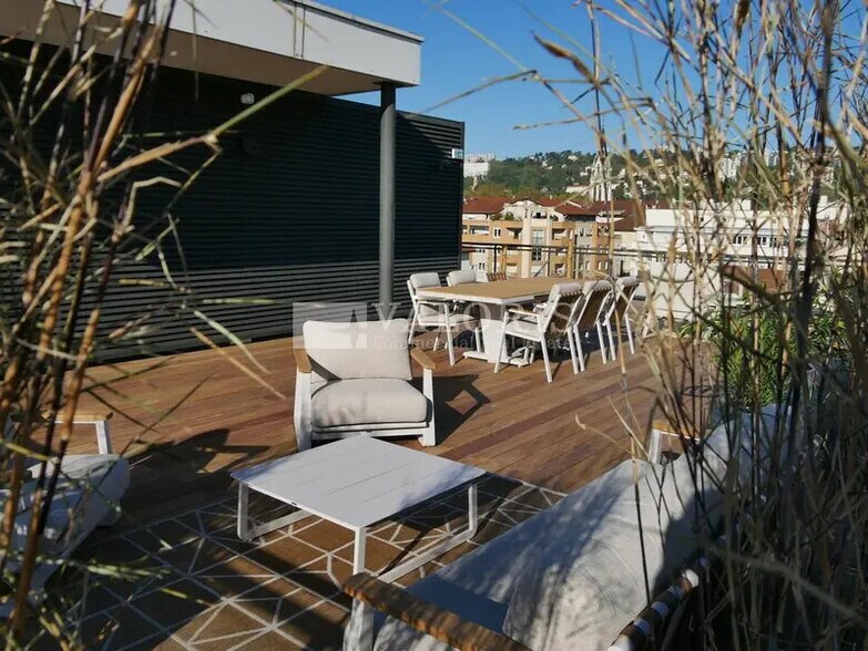19 Quai Perrache, Lyon à vendre - Photo du bâtiment - Image 2 de 5