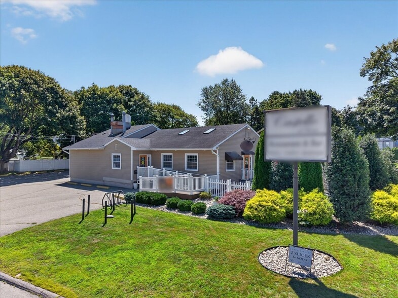11 E Pattagansett Rd, Niantic, CT for sale - Building Photo - Image 2 of 37