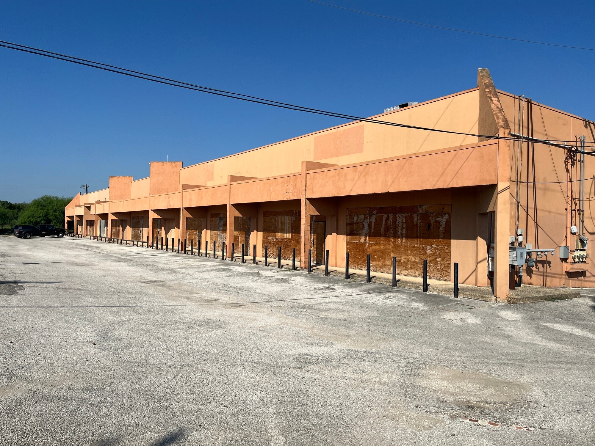3911-3929 E IH-10, San Antonio, TX à vendre Photo du bâtiment- Image 1 de 12