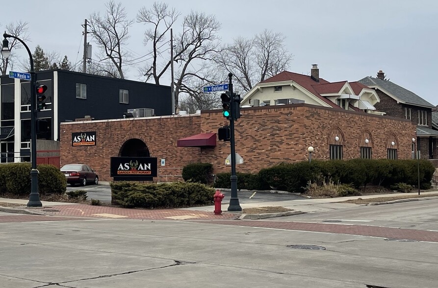 3600 N Oakland Ave, Milwaukee, WI for lease - Primary Photo - Image 1 of 6