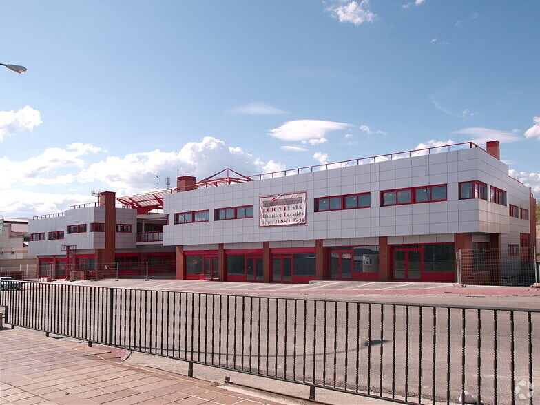 Calle de la Puerta de Abajo, 11, Alpedrete, Madrid à vendre - Photo du bâtiment - Image 3 de 6