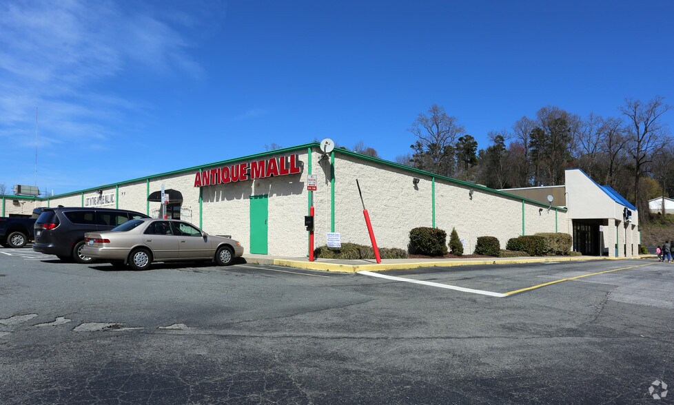 2091-2105 Peters Creek Pky, Winston-Salem, NC à louer - Photo du bâtiment - Image 3 de 8