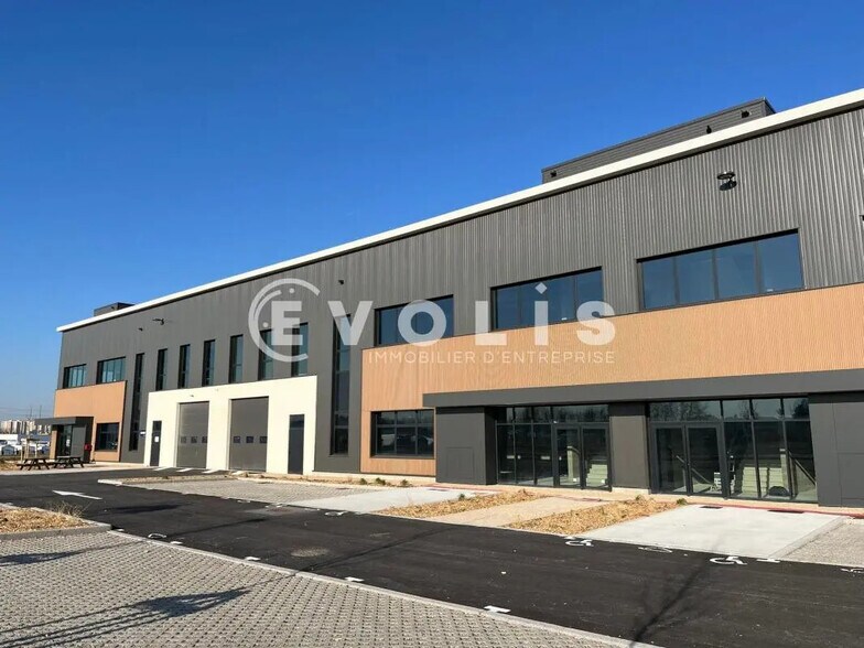 Flex in Saint-Priest for lease - Building Photo - Image 2 of 19
