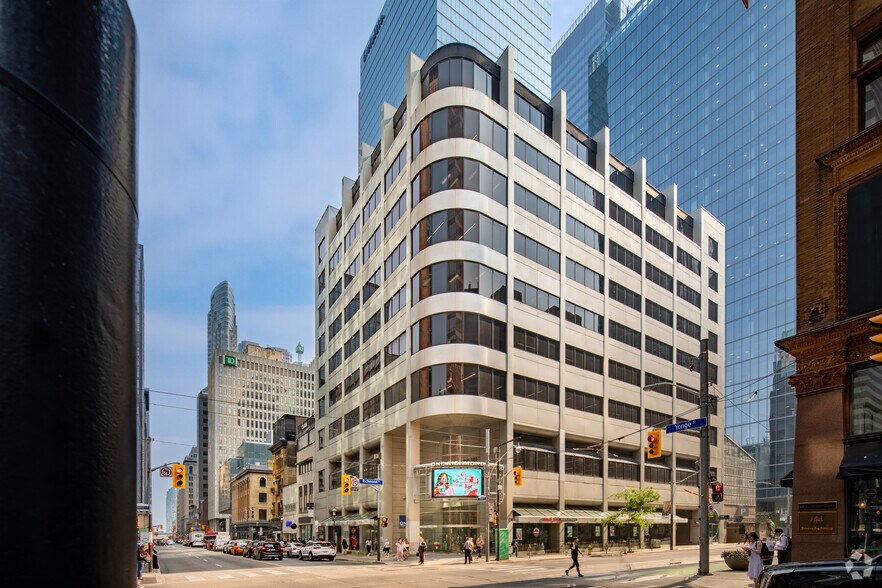 1 Richmond St W, Toronto, ON à louer - Photo du bâtiment - Image 1 de 5