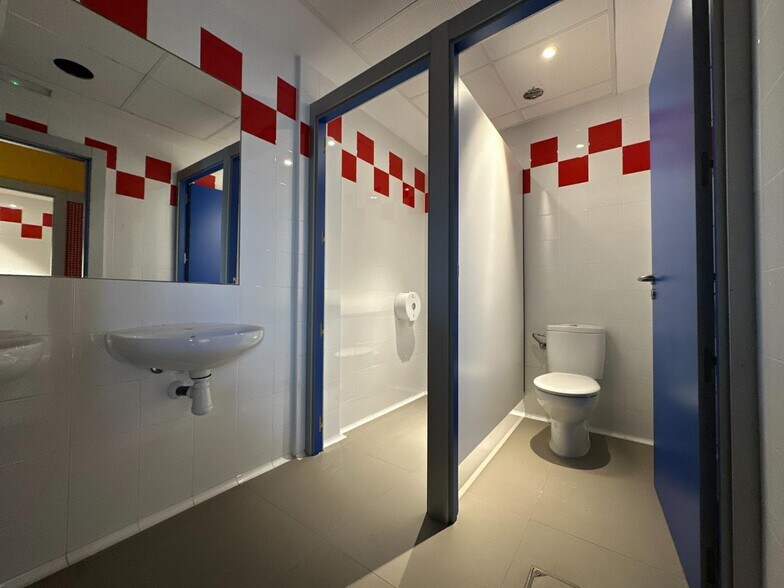 Commerce de détail dans Zaragoza, Zaragoza à louer - Photo du bâtiment - Image 1 de 59