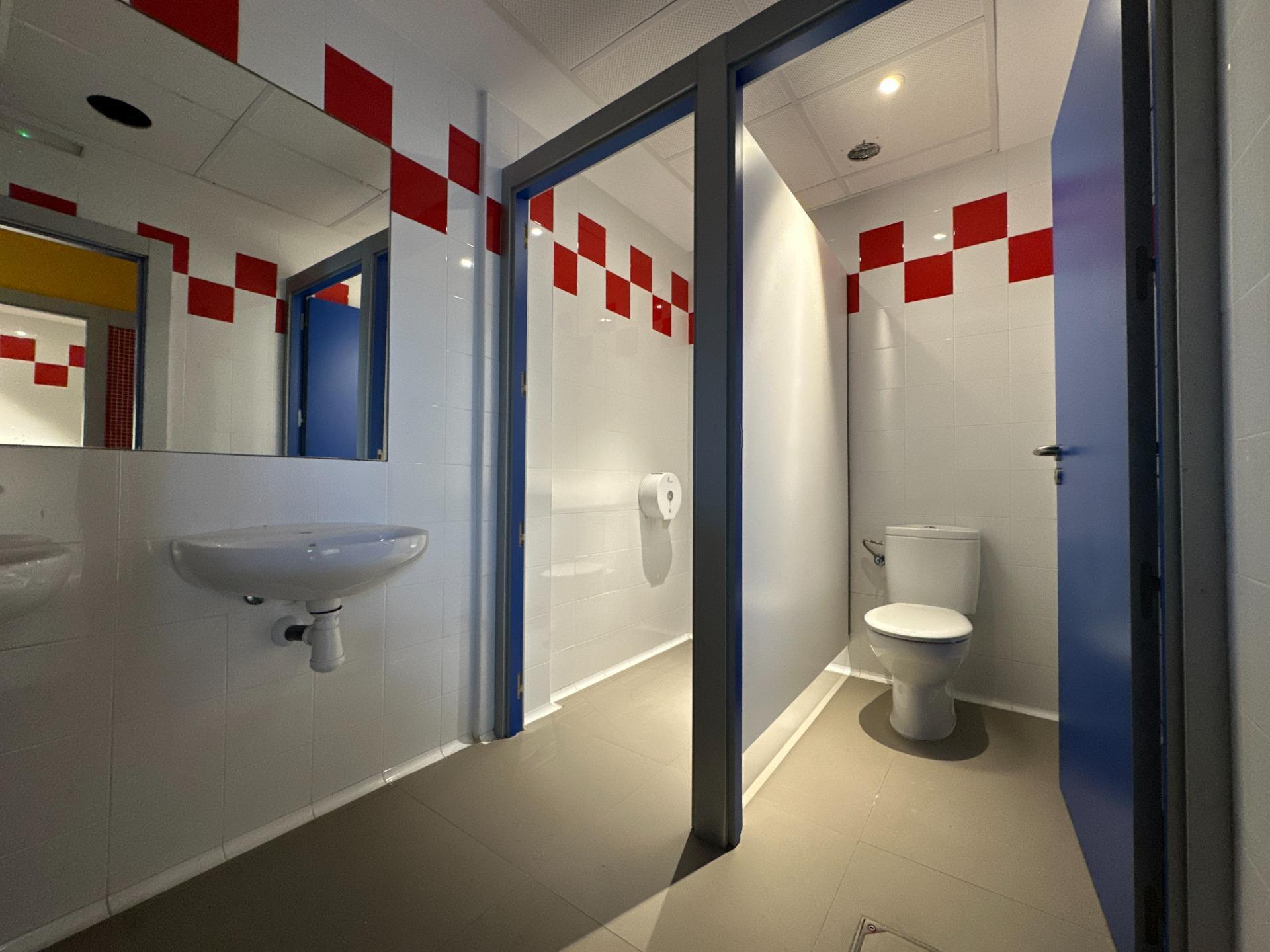 Commerce de détail dans Zaragoza, Zaragoza à louer Photo du bâtiment- Image 1 de 60