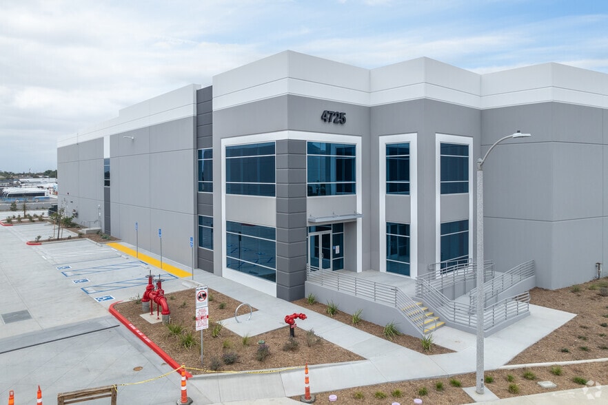 4725 Troy Ct, Jurupa Valley, CA for sale - Building Photo - Image 2 of 7