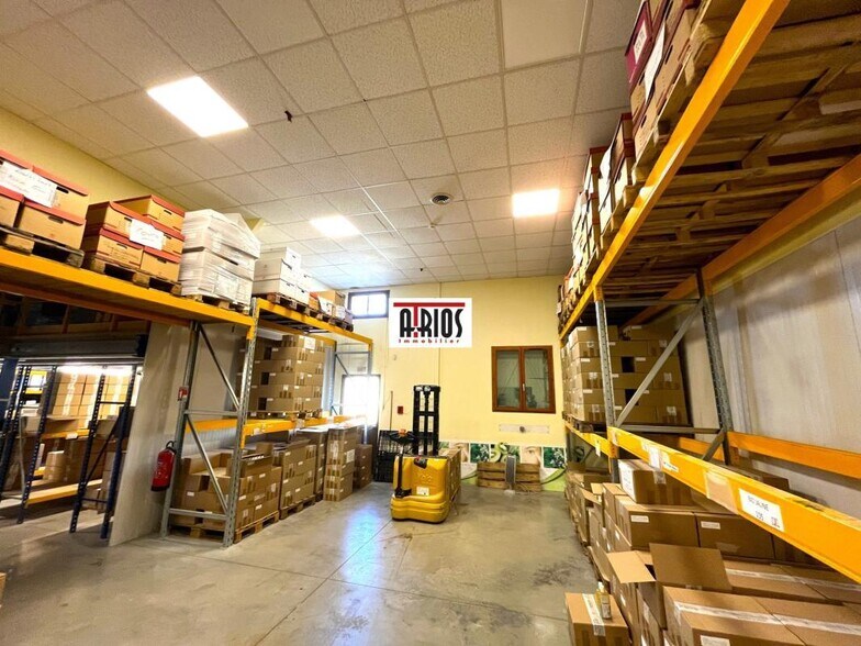 Industrial in La Crau for sale - Interior Photo - Image 2 of 6