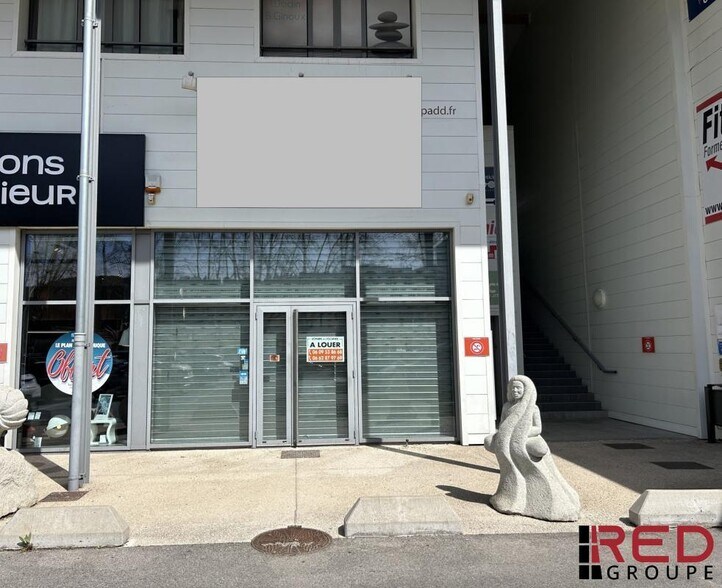 Retail in Aix En Provence for lease - Building Photo - Image 2 of 3