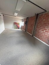 208 S Castell Ave, New Braunfels, TX for lease Interior Photo- Image 2 of 2