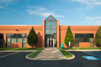 208 Fernwood Ave, Edison, NJ à louer Photo du bâtiment- Image 1 de 2