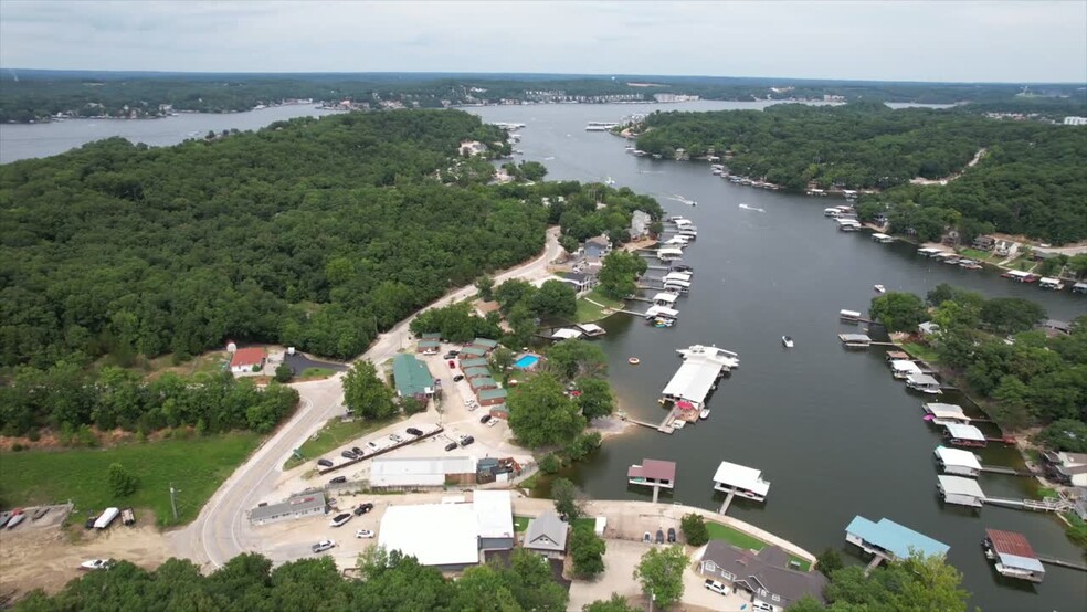 1062 Susan Rd, Lake Ozark, MO à vendre - Vidéo sur l’inscription commerciale - Image 2 de 23