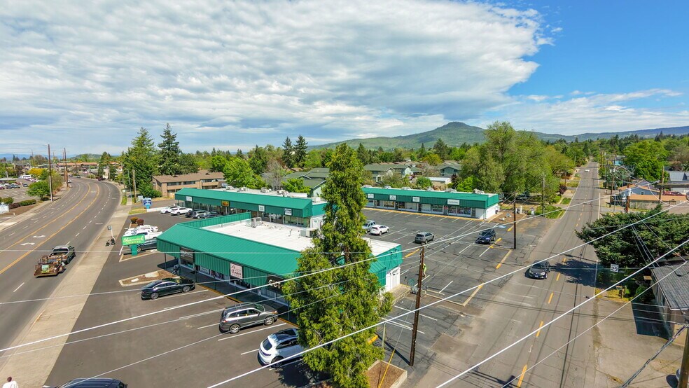 604-628 Crater Lake Ave, Medford, OR à vendre - Photo du bâtiment - Image 3 de 5