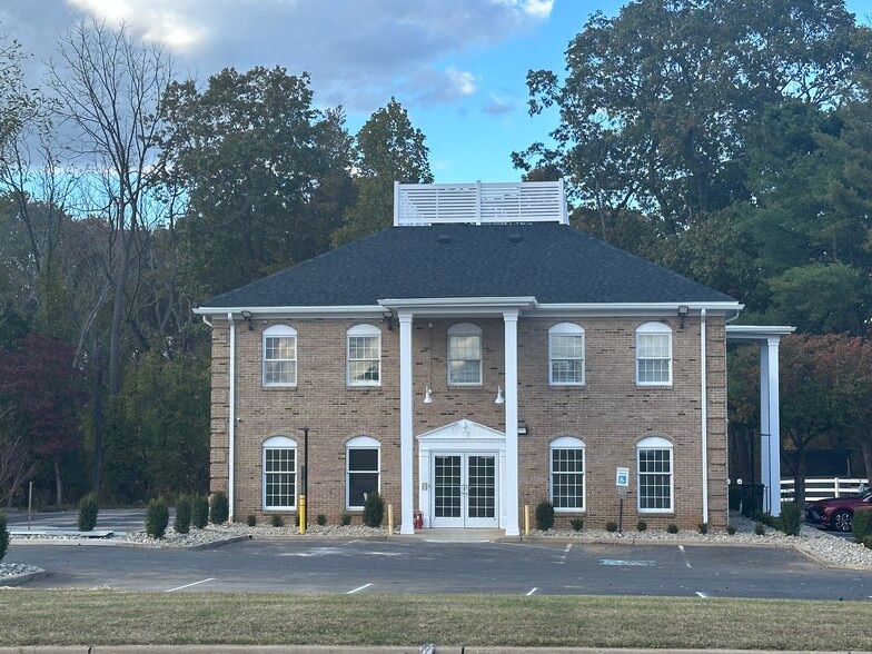 440 State Route 34, Colts Neck, NJ à louer - Photo du bâtiment - Image 3 de 9