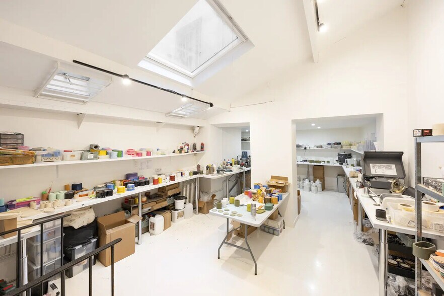 Immeuble residentiel dans Paris à vendre - Photo du bâtiment - Image 2 de 10