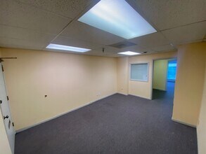 9944 S Roberts Rd, Palos Hills, IL for lease Interior Photo- Image 2 of 7