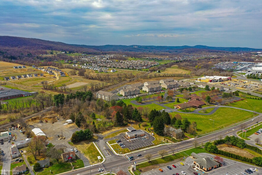 170 W Main St, Macungie, PA for lease - Primary Photo - Image 3 of 13