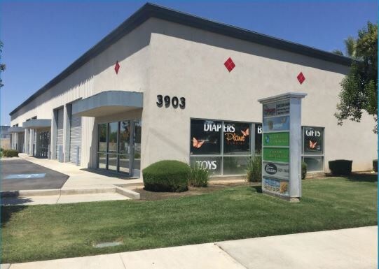 3903 Patton Way, Bakersfield, CA à louer - Photo du bâtiment - Image 2 de 2