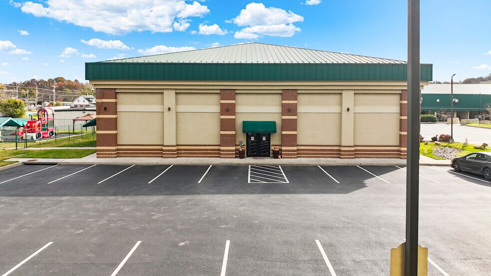 Scattergood Portfolio portefeuille de 3 propriétés à vendre sur LoopNet.ca - Photo du bâtiment - Image 2 de 112