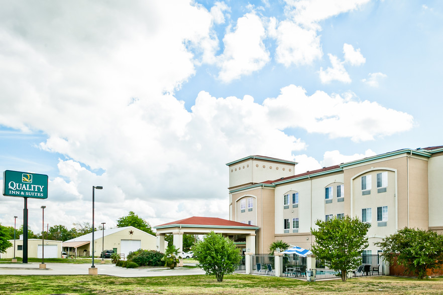 1012 N Ellis St, Groesbeck, TX for sale - Building Photo - Image 1 of 1