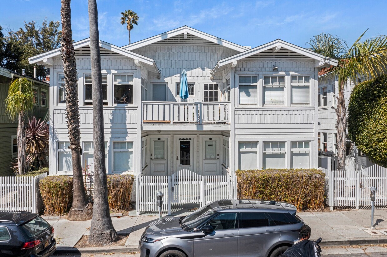 145-147 Bay St, Santa Monica, CA for lease Interior Photo- Image 1 of 6