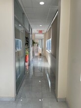 75 Onderdonk Ave, Maspeth, NY à vendre Photo intérieure- Image 1 de 27