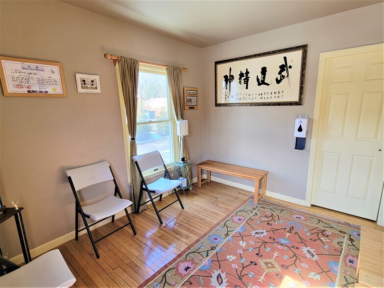 630 Valley Rd, Gillette, NJ à vendre - Photo intérieure - Image 2 de 4