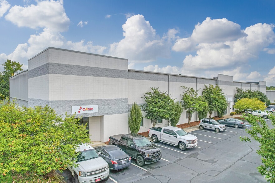 601 Eagleton Downs Dr, Pineville, NC for lease - Building Photo - Image 2 of 4